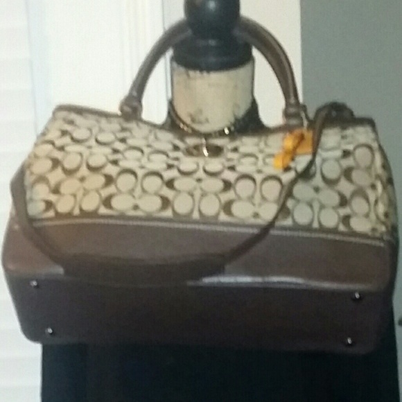 COACH Signature Handbag New With Tags Gorgeous Spacious Excellent Deal D… - Picture 3 of 8